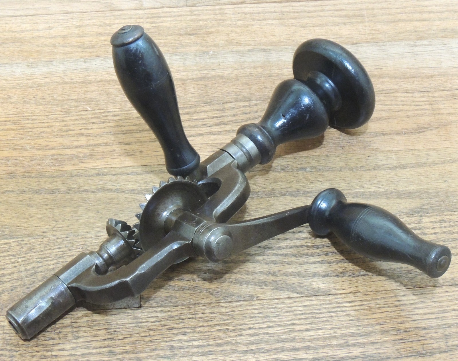 EARLY UNMARKED IRON FRAME HAND DRILL w/SIDE HANDLE-ANTIQUE TOOL