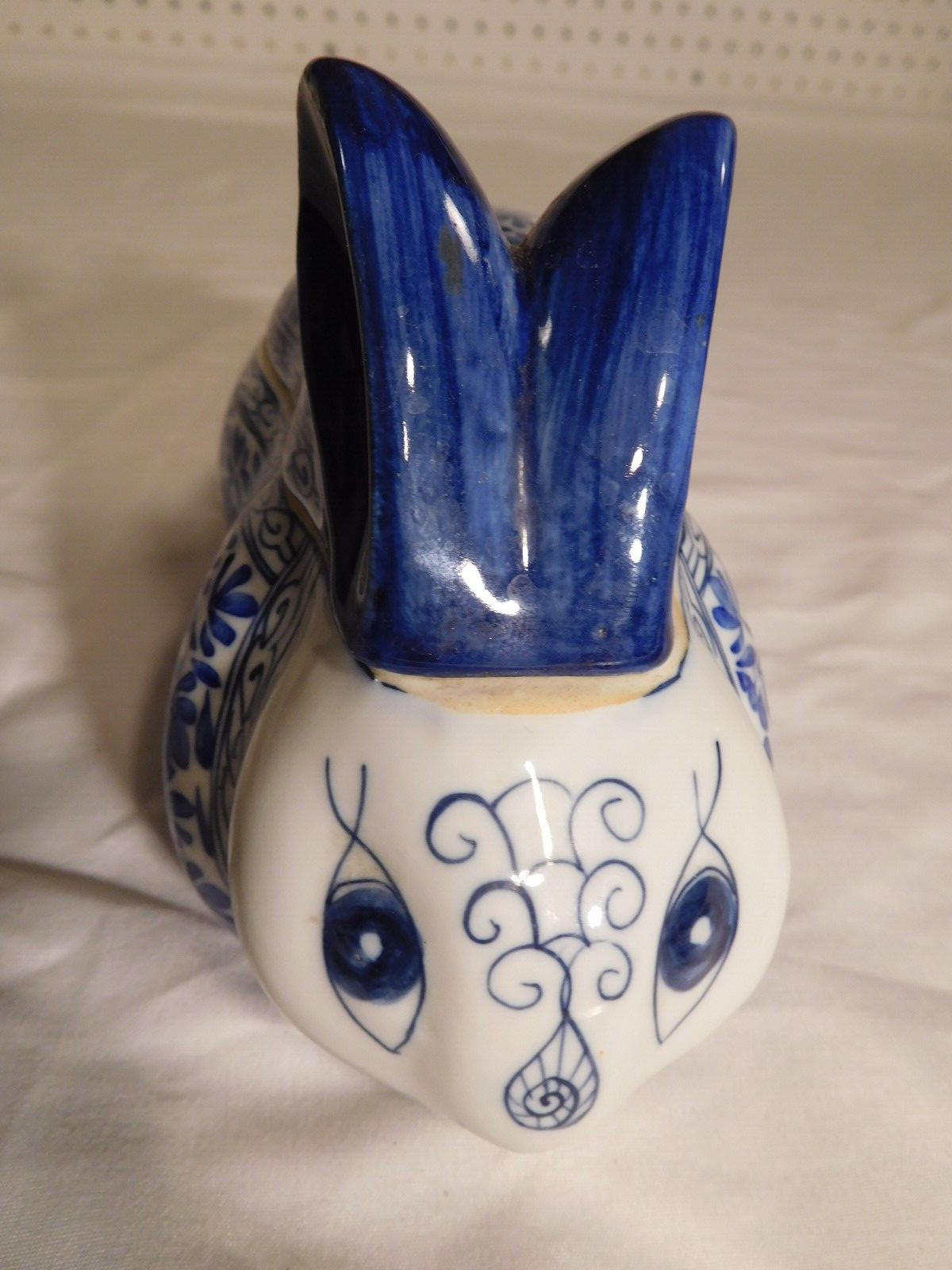 Vint. Ceramic Easter or Anytime Bunny Rabbit Box ~ Blue & White in Classic Style