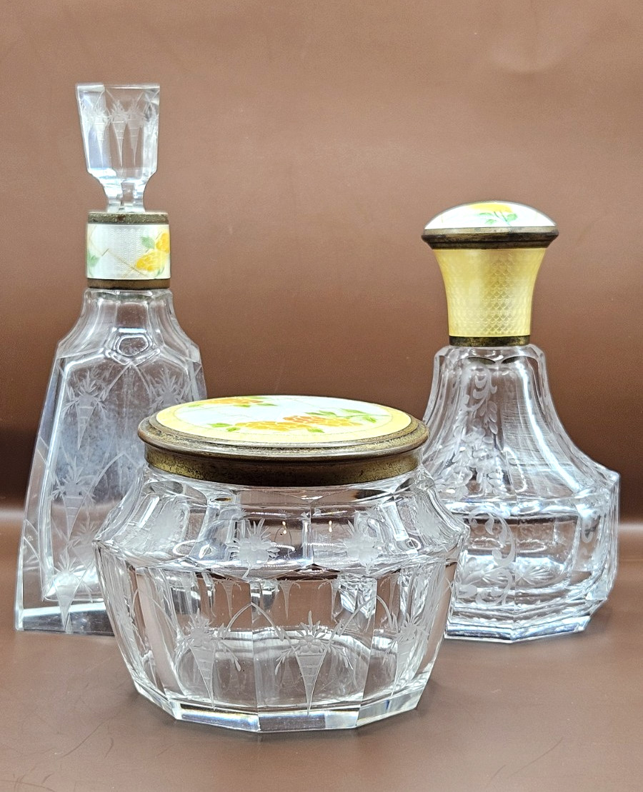 Vintage Hollywood Regency Powder Jar Perfume Guilloche Etched Set of 3 Vintage Hollywood Regency Powder Jar Perfume Guilloche Etched Set of 3