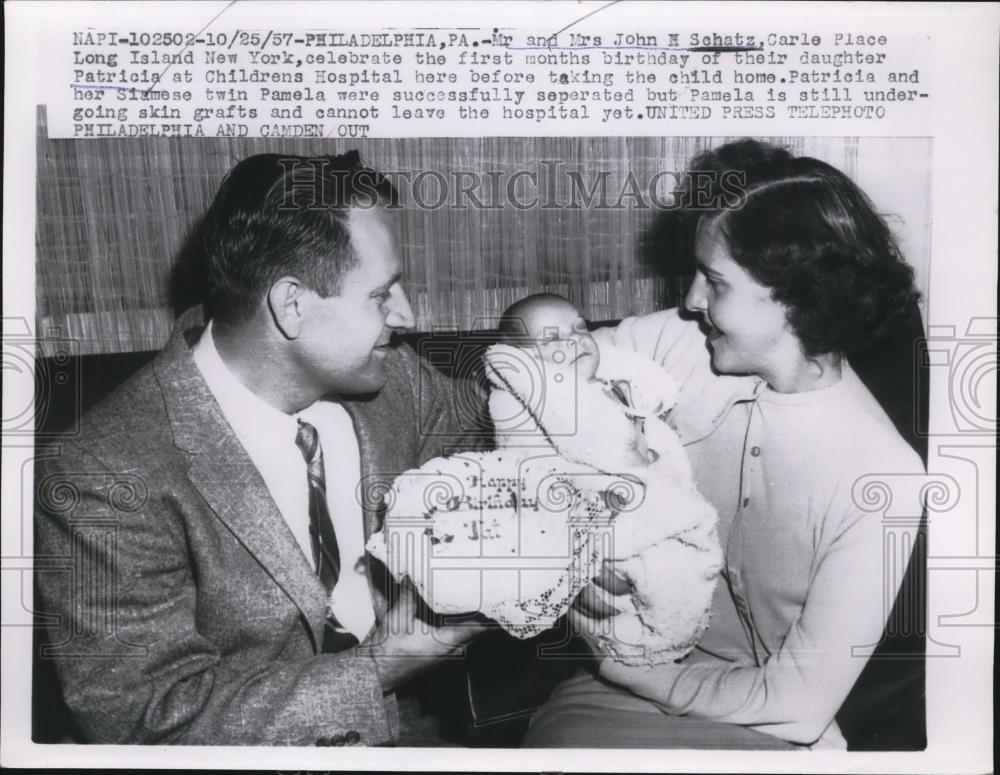 1957 Press Photo Mr & Mrs John M Schatz Celebrate Daughters First Month Birthday 1957 Press Photo Mr & Mrs John M Schatz Celebrate Daughters First Month Birthday