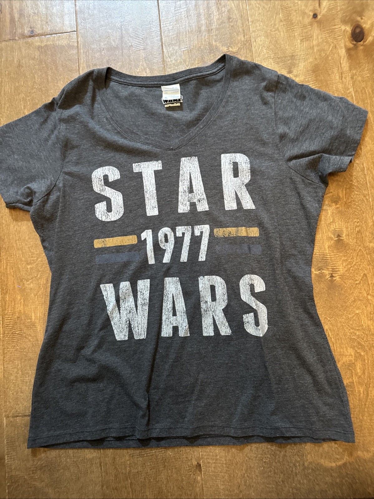 STAR WARS 1977 WOMEN\'S SIZE XL CHARCOAL T-SHIRT, LIGHTLY USED STAR WARS 1977 WOMEN\'S SIZE XL CHARCOAL T-SHIRT, LIGHTLY USED