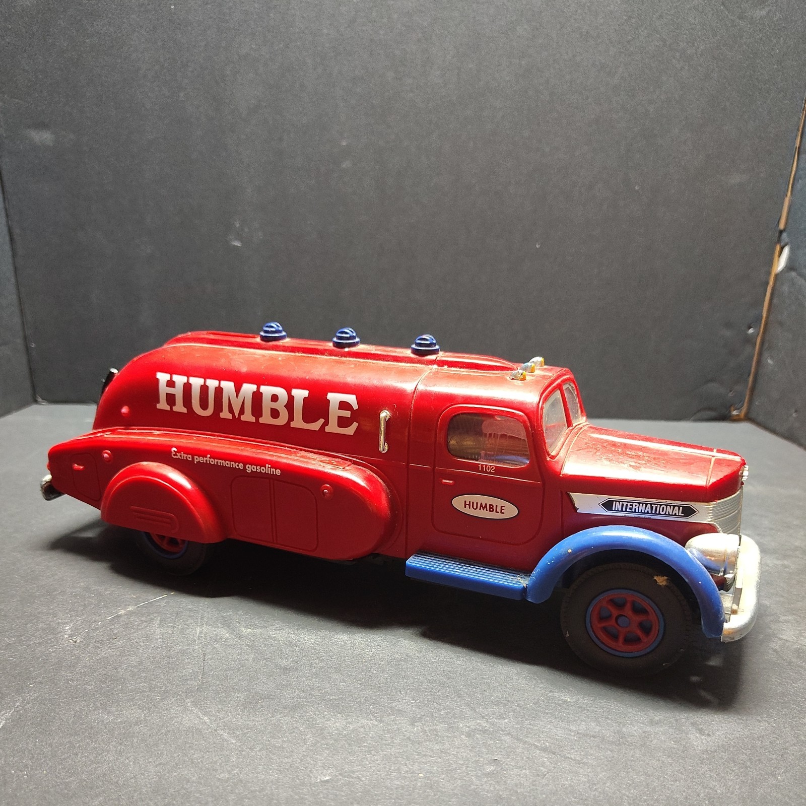 VINTAGE 1994 HUMBLE AIRFLOW GAS & OIL TANKER TRUCK COLLECTOR EDITION 