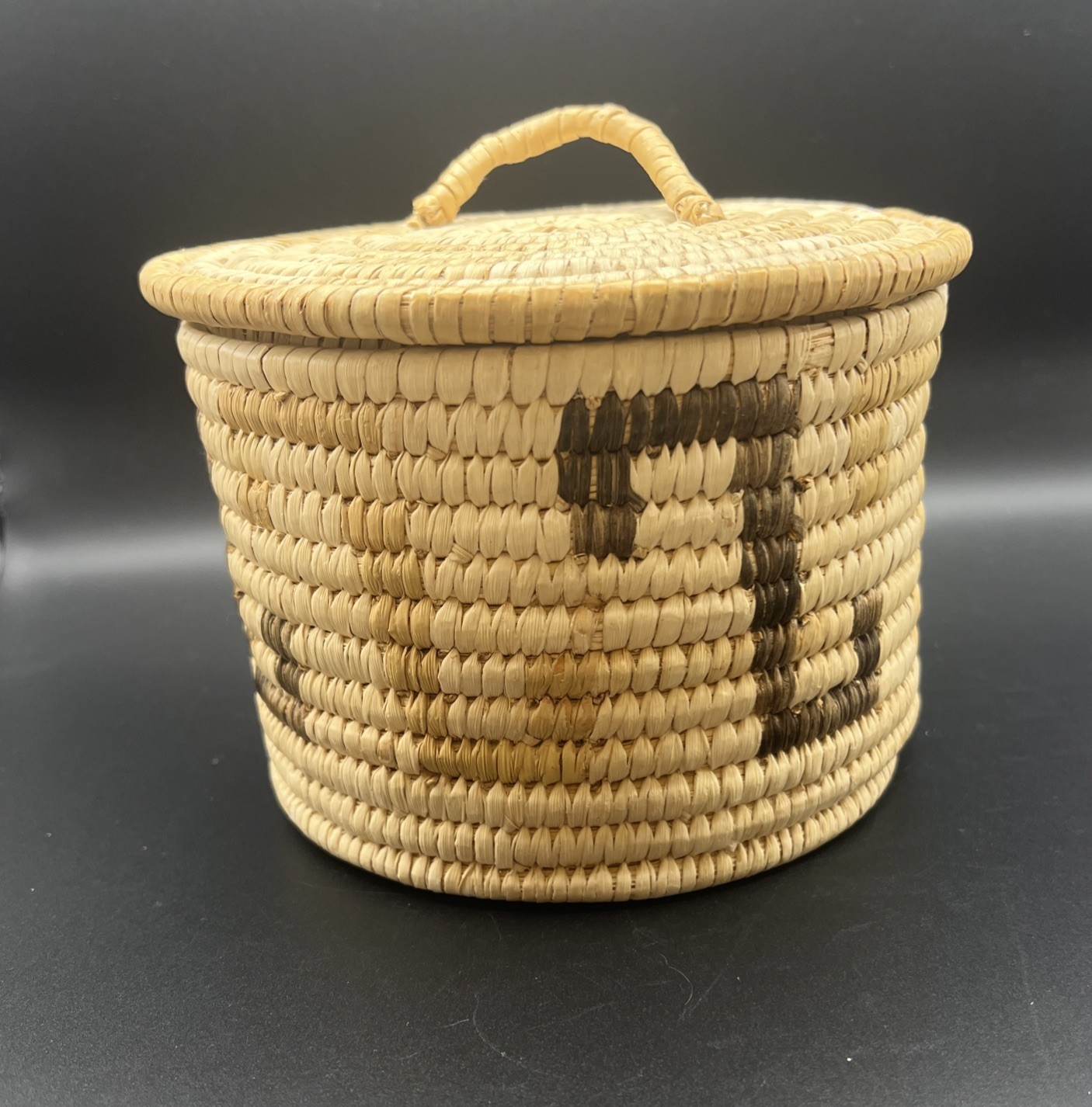 Vintage Native American Papago (Tohono O'odham) Lidded Basket 6”x 4.5” Vintage Native American Papago (Tohono O'odham) Lidded Basket 6”x 4.5”