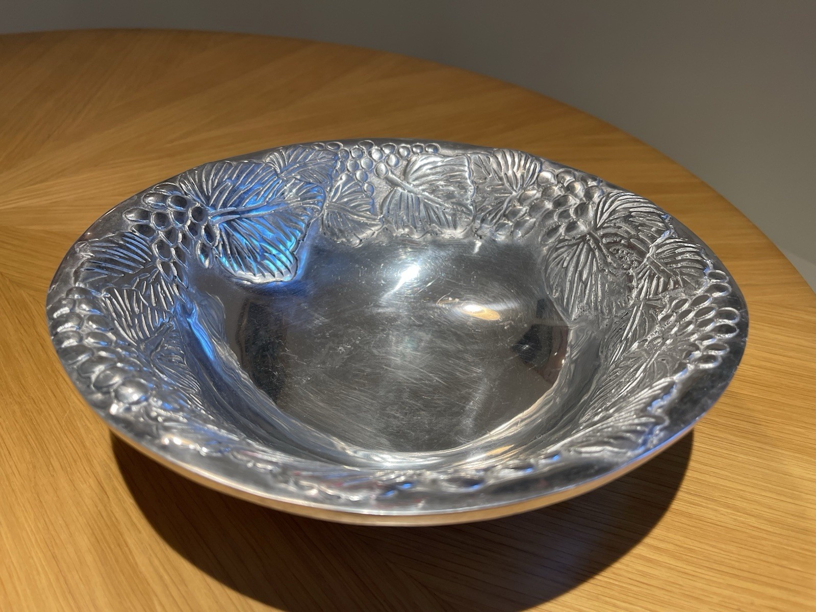 Old Town Imports Cast Aluminum Pewter Grapevine Embossed Large Serving Bowl 11\