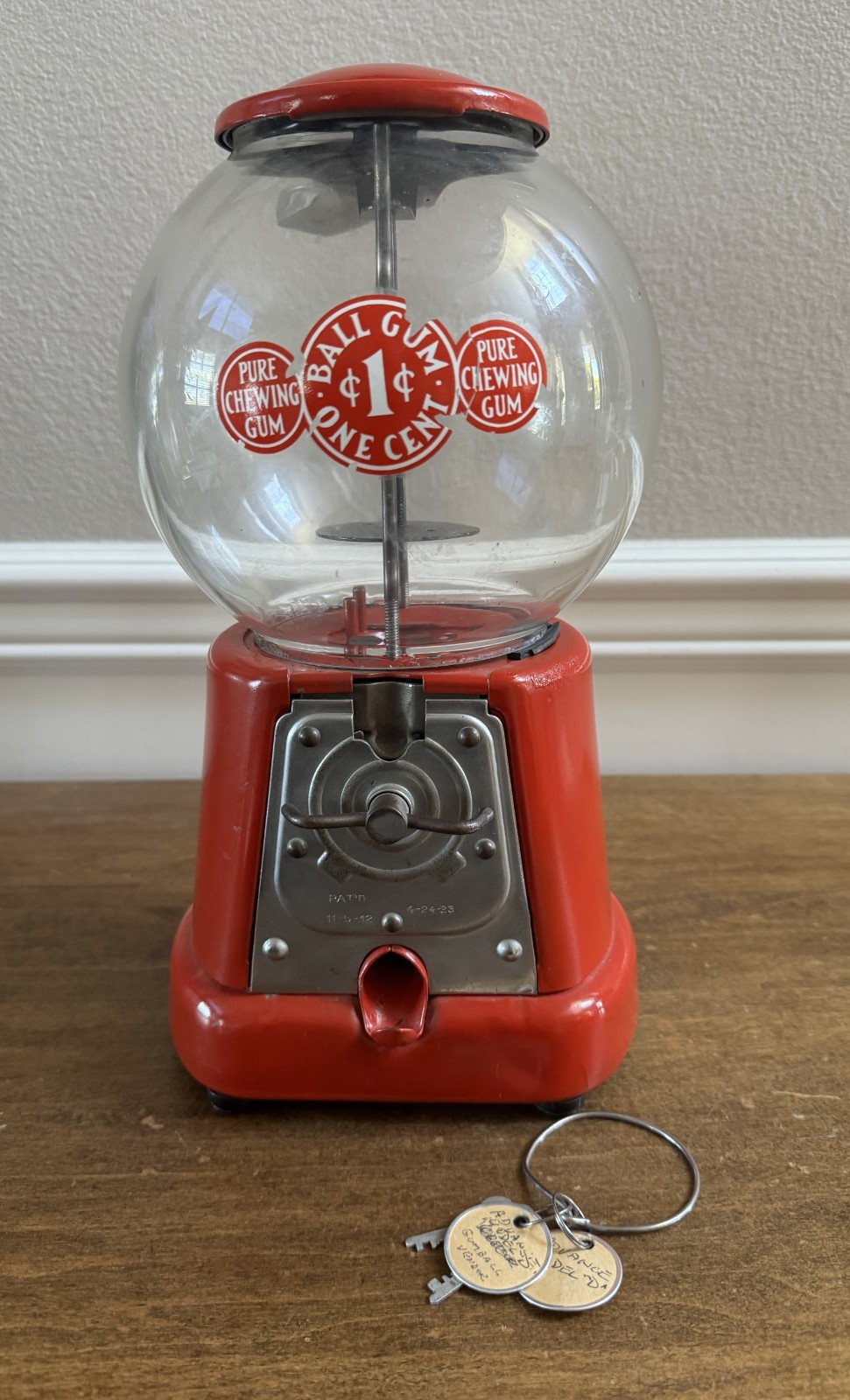 VINTAGE AMCO ADVANCE MACHINE COMPANY MODEL D 1 CENT / PENNY  GUMBALL MACHINE