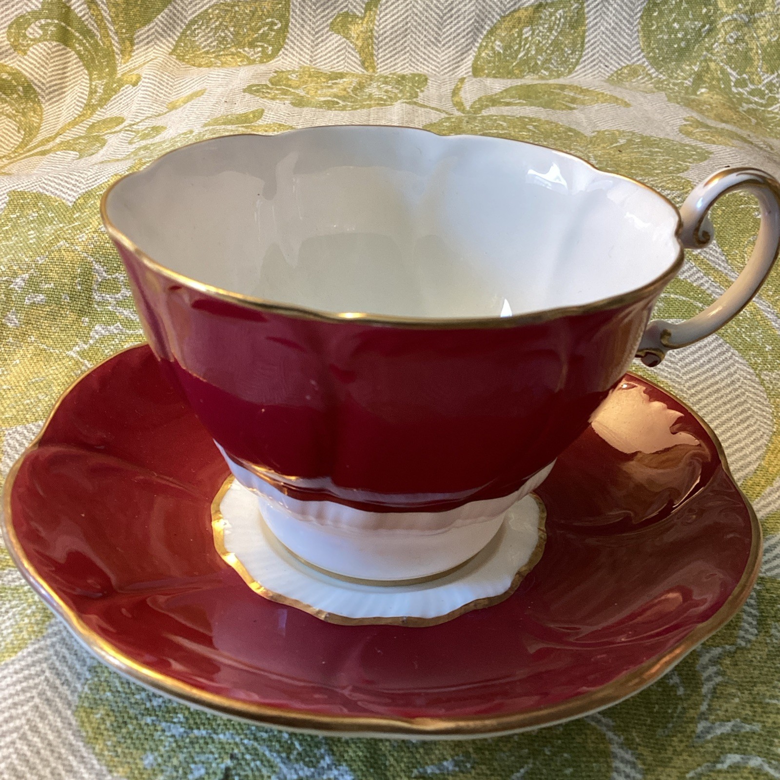 Paragon Fine Bone China Teacup & Saucer Burgundy White Gold