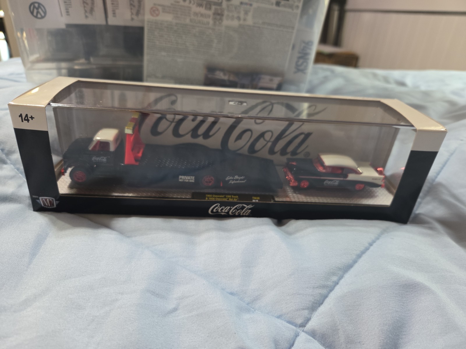M2 CHASER COCA-COLA 1968 Chevrölet C60 Truck & 1956 Chevrolet® Bel Air TW-48