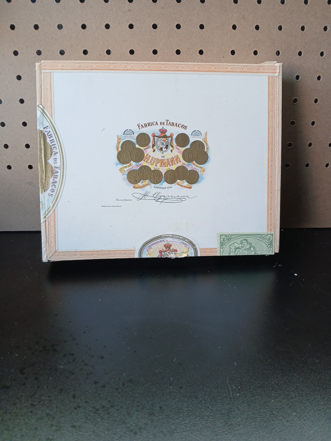 H. Upman Fabrica De Tabacos Wooded Cigar Box Torpedo 25