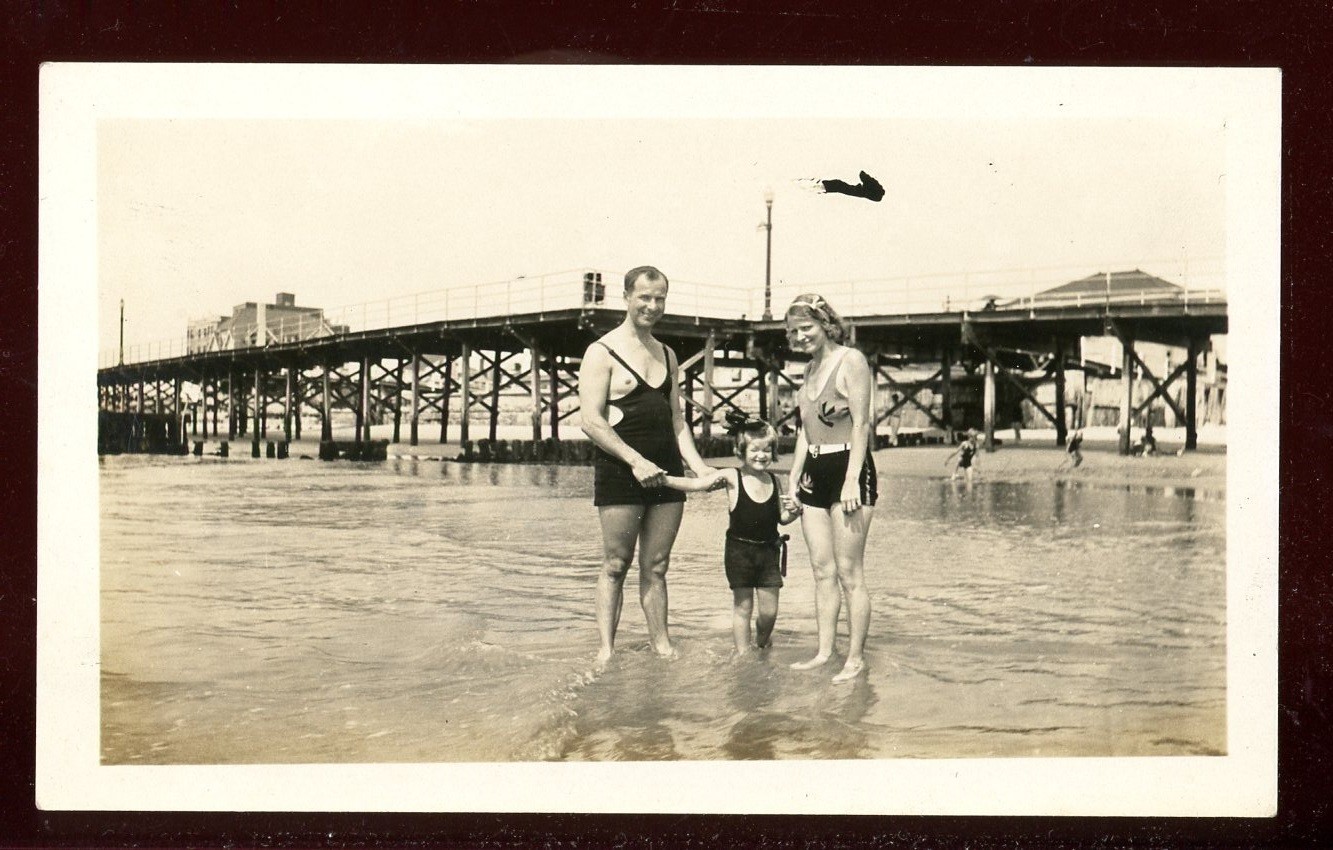 Vintage Photo FAMILY FROLICS @ VENTNOR CITY, NJ BEACH PIER OCEAN 1932
