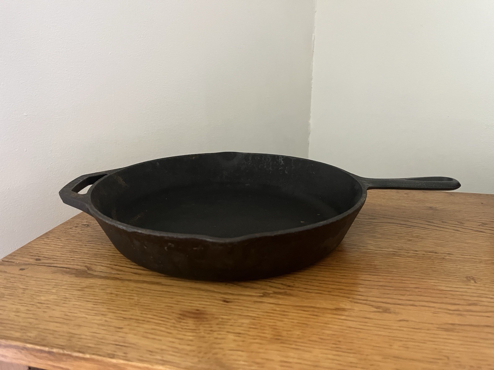Lodge 1 10SK Vtg Cast Iron 12\
