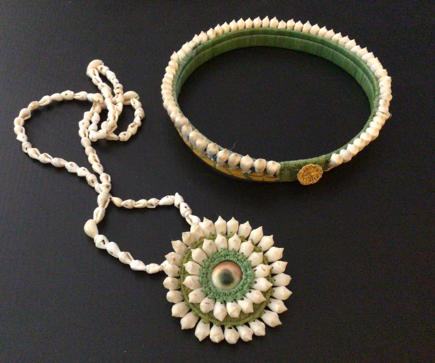 Vintage Shell Necklace and Headband Polynesian Tahiti-Tahitian Crown Handmade Vintage Shell Necklace and Headband Polynesian Tahiti-Tahitian Crown Handmade