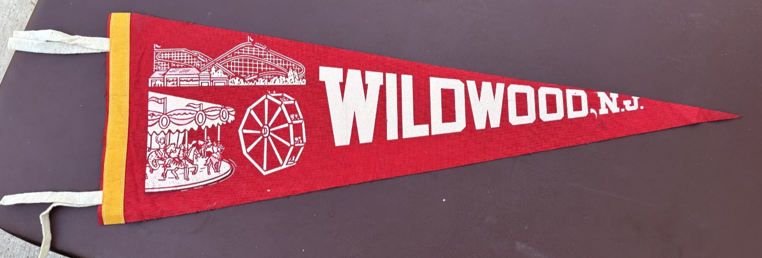 VINTAGE 1960s WILDWOOD NEW JERSEY PENNANT BANNER SOUVENIR Amusement Park Pier