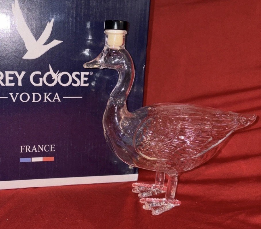 Grey goose Vodka France Clear Glass Goose Bottle Decanter w/Box Stopper Flask Grey goose Vodka France Clear Glass Goose Bottle Decanter w/Box Stopper Flask