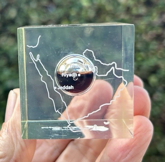 STC Huge Drop Of Crude Oil In Lucite Block Saudi Arabia Jeddah Riyadh Dhahran