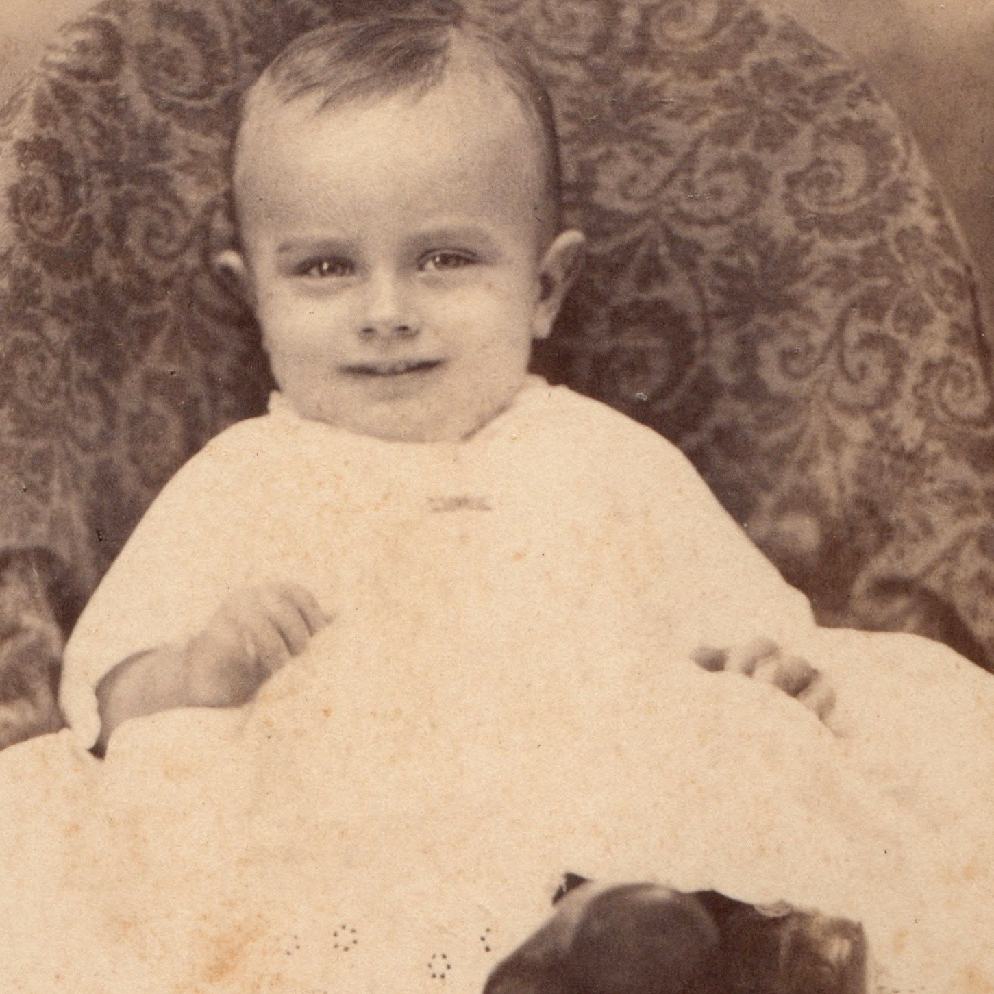 c1880s Philadelphia, Penna Cabinet Card Photo Applegate Studio Baby Infant Dress c1880s Philadelphia, Penna Cabinet Card Photo Applegate Studio Baby Infant Dress