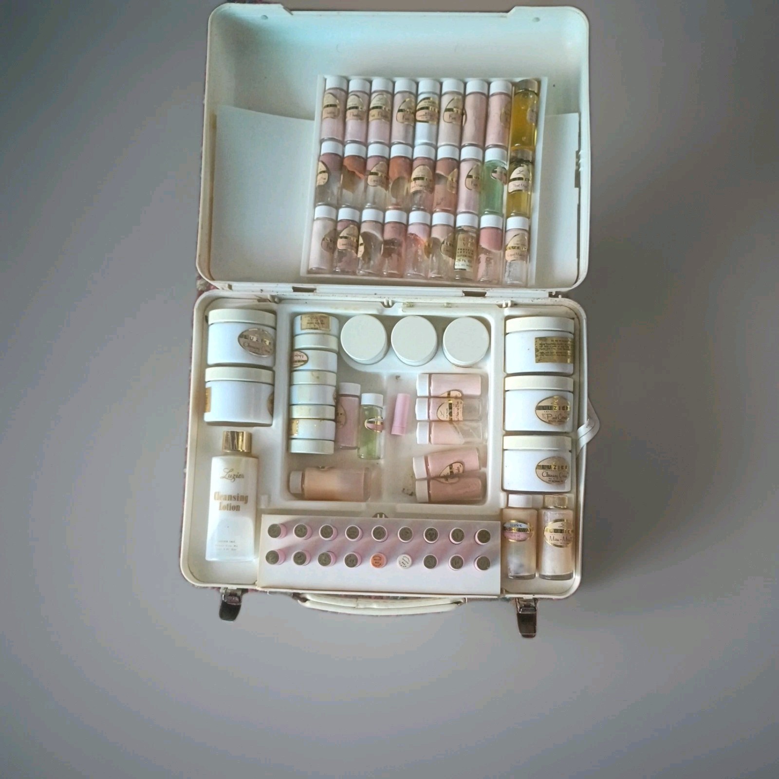Vintage Luzier Sample Case With Samples 
