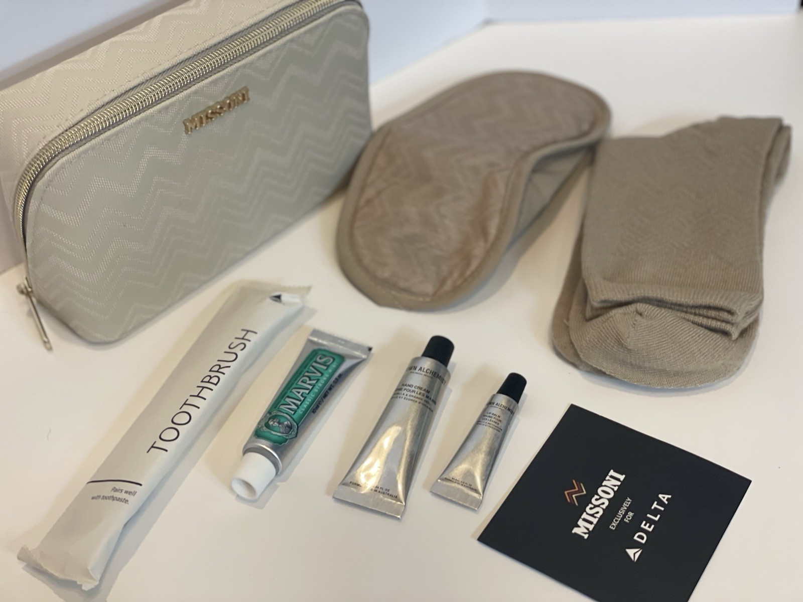 Authentic Delta One x Missoni Amenity Kit – Cream Chevron Pouch