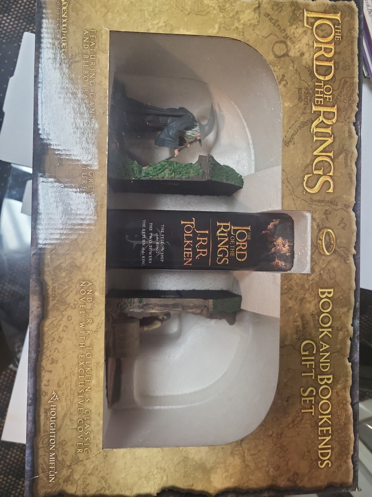 Lord Of The Rings Gift Set With Book And Bookends Gandalf & Bilbo J.R.R Tolkien