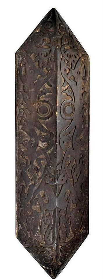 ANTIQUE ASIAN INDONESIAN BORNEO ISLAND DAYAK TRIBE HEADHUNTER CARVED WOOD SHIELD