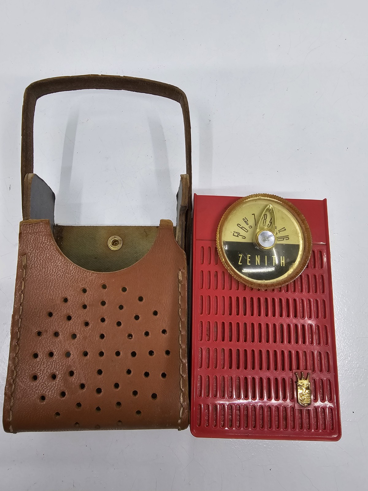 Vintage Zenith Royal 500 Series Transistor Radio Red Test video Works Free 🚢 📦