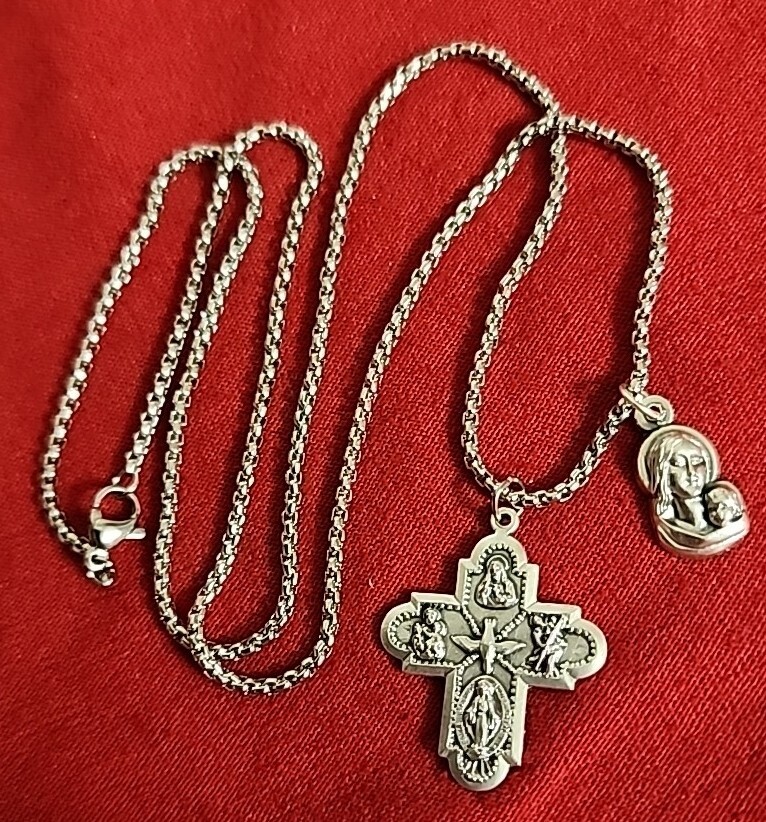 Stainless Steel Catholic Crucifix Cross Pendant Necklace New And Medal ITALY 