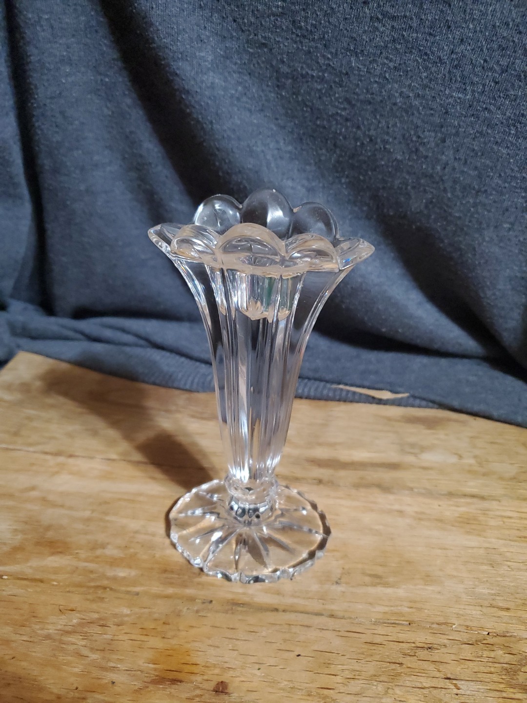 ONEIDA JUILLIARD CRYSTAL CANDLESTICK CLEAR WITH OBLONG FLUTED TOP TULIP ?