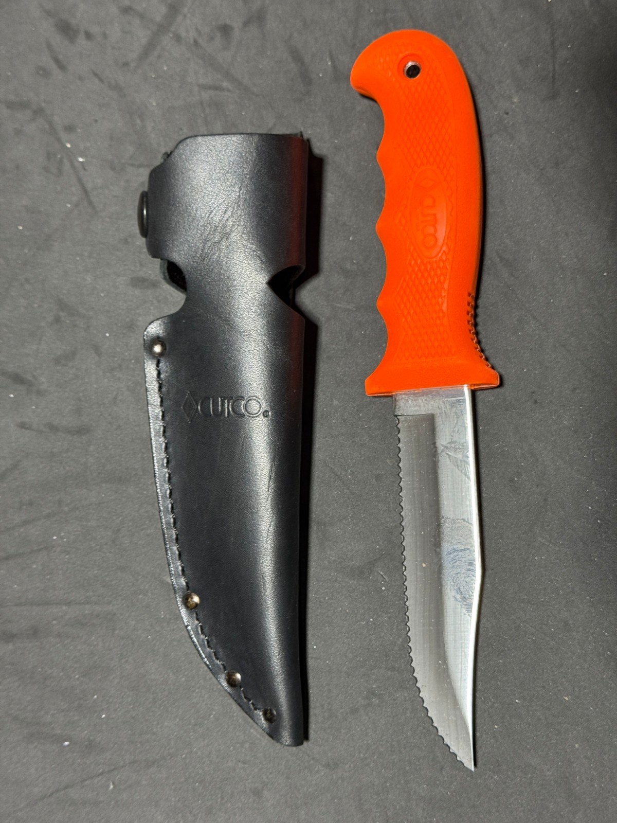Cutco 5719 kw Hunting Knife Orange Serrated Edge, Fixed Blade