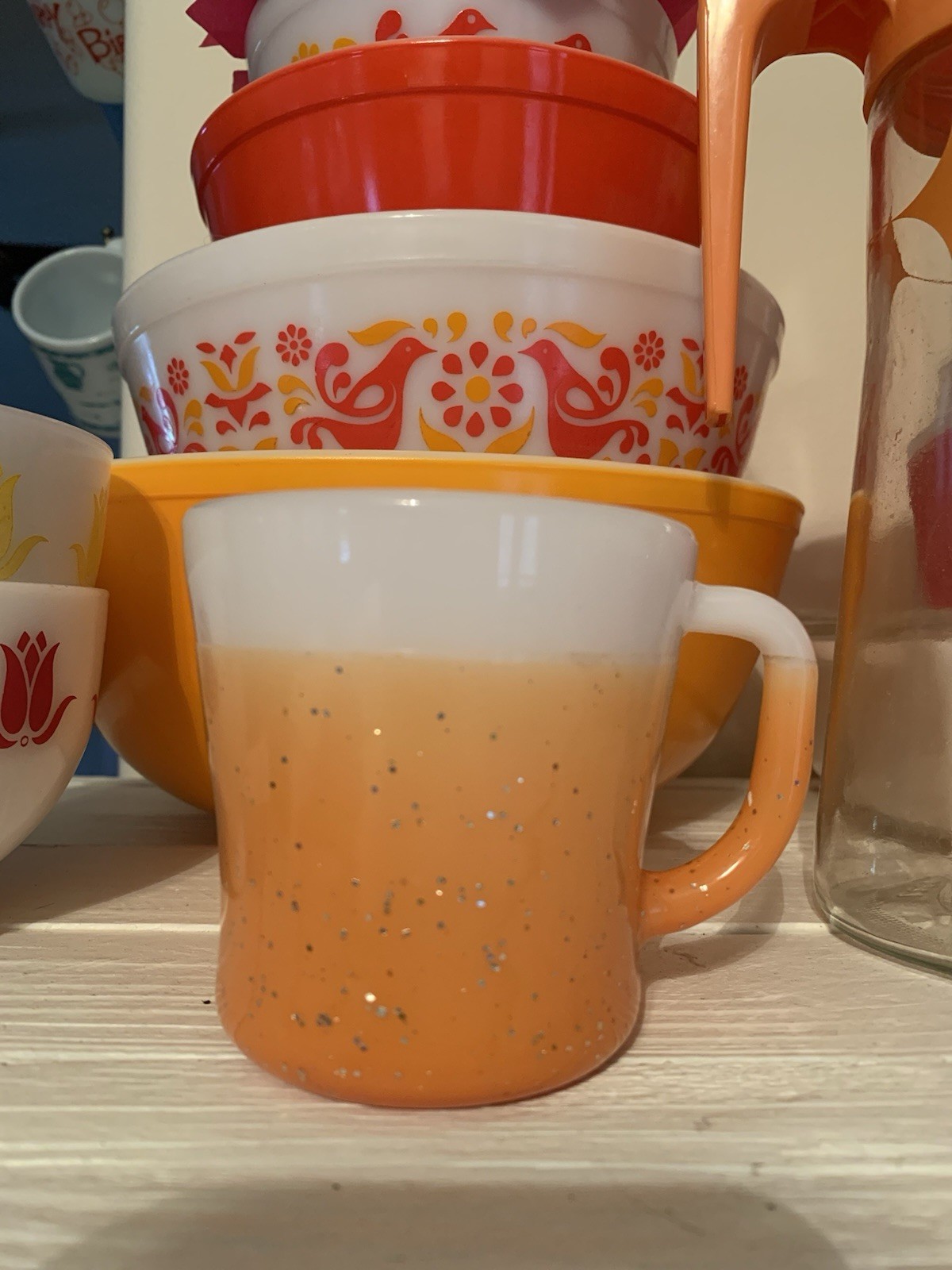 1/Vtg Glamalite Orange Fire King MCM  Rubber Glitter D Handle Glass Mug