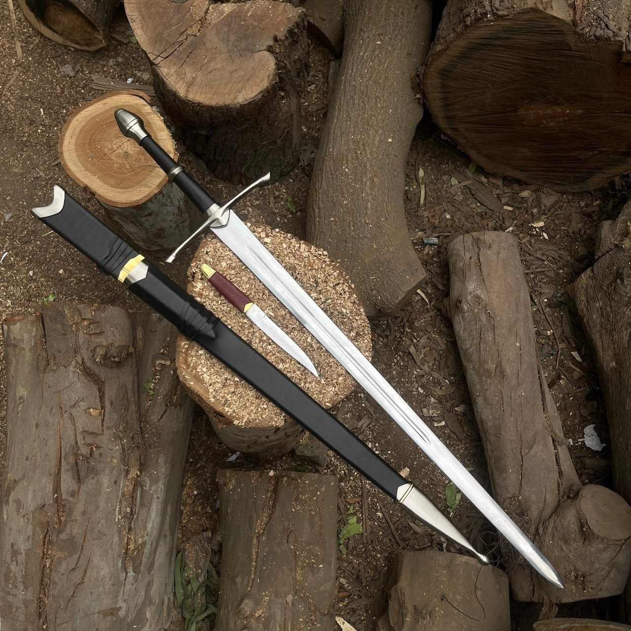 Handmade Strider Ranger Medieval Longsword Replica, Fantasy Sword with Plaque