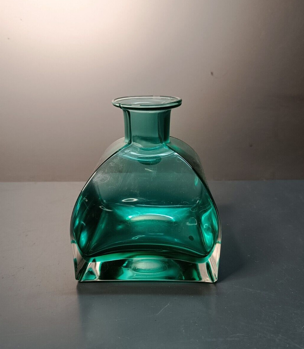 Beautiful perfume bottle / carafe lead crystal 24% turquoise