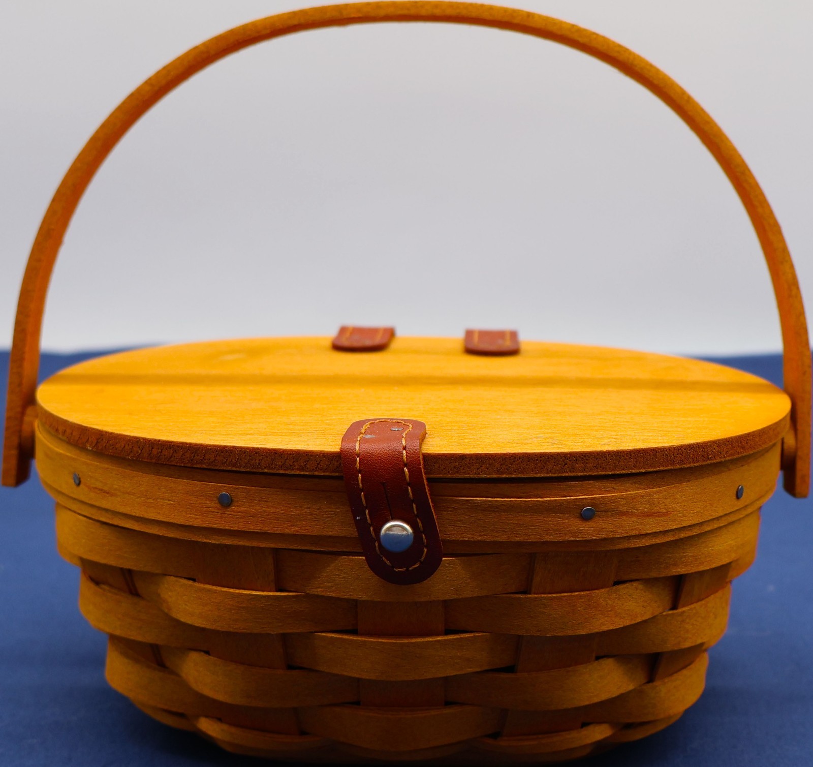Longaberger 2008 Oval Kiddie Purse Basket 1140839 Wood Lid Warm Brown