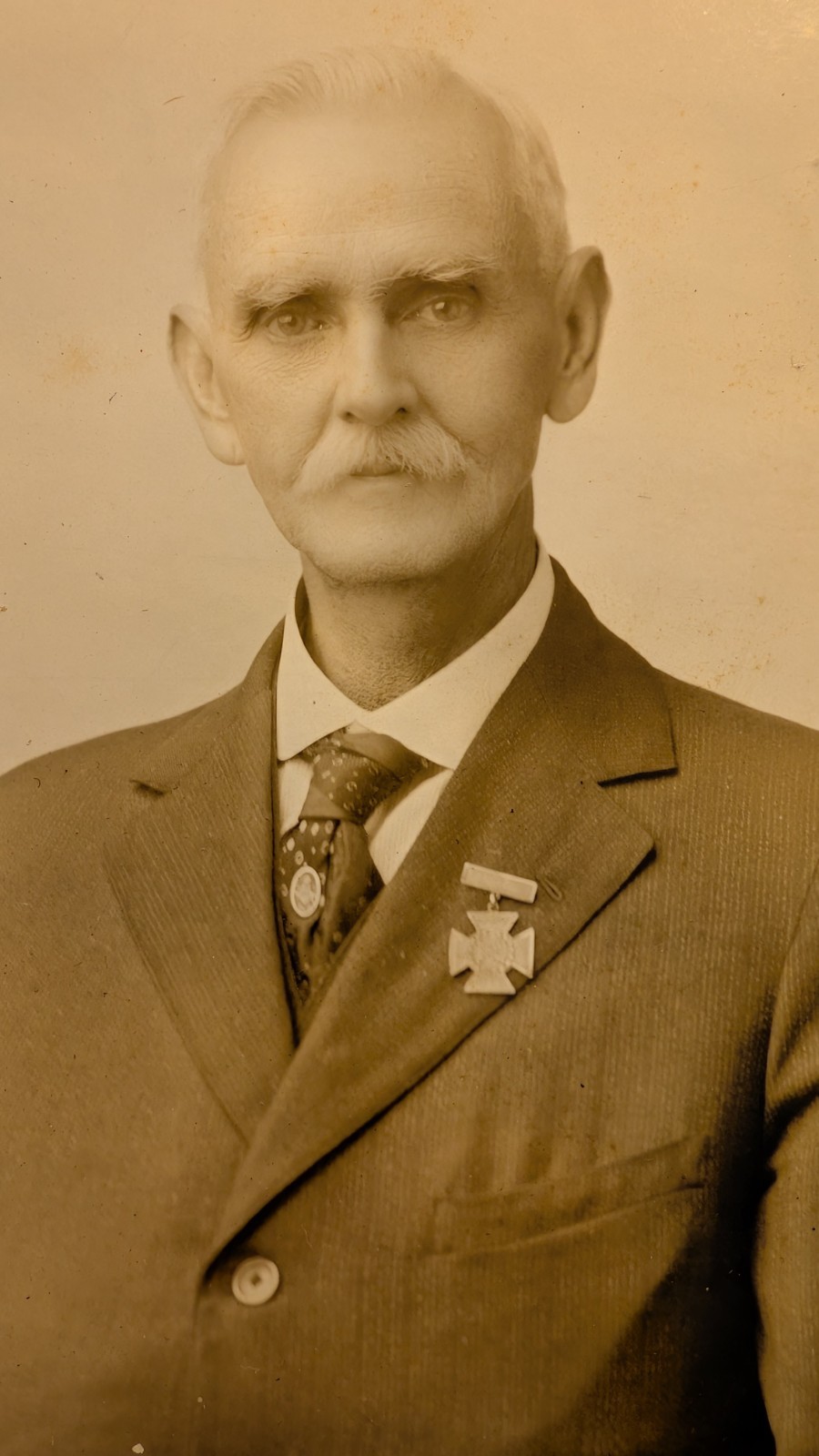 Civil War Confederate Veteran Photo Southern Cross of Honor Medal
