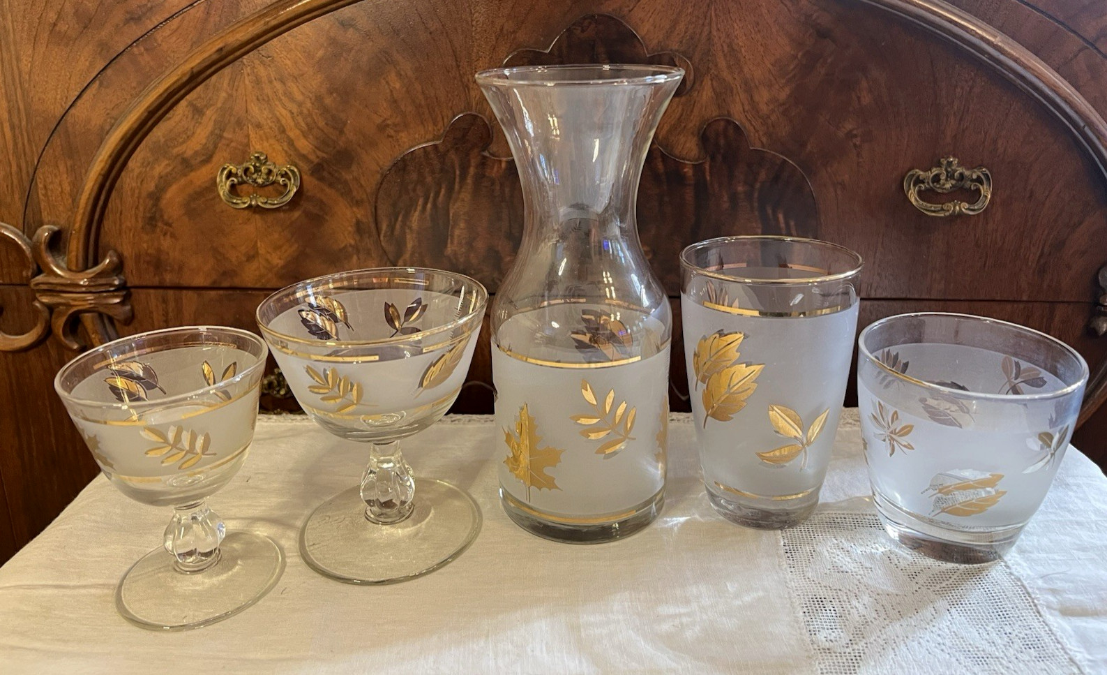 Lot of 5  Vintage Libbey Frosted Golden Foliage Glasses & Carafe 1950\'s-60\'s