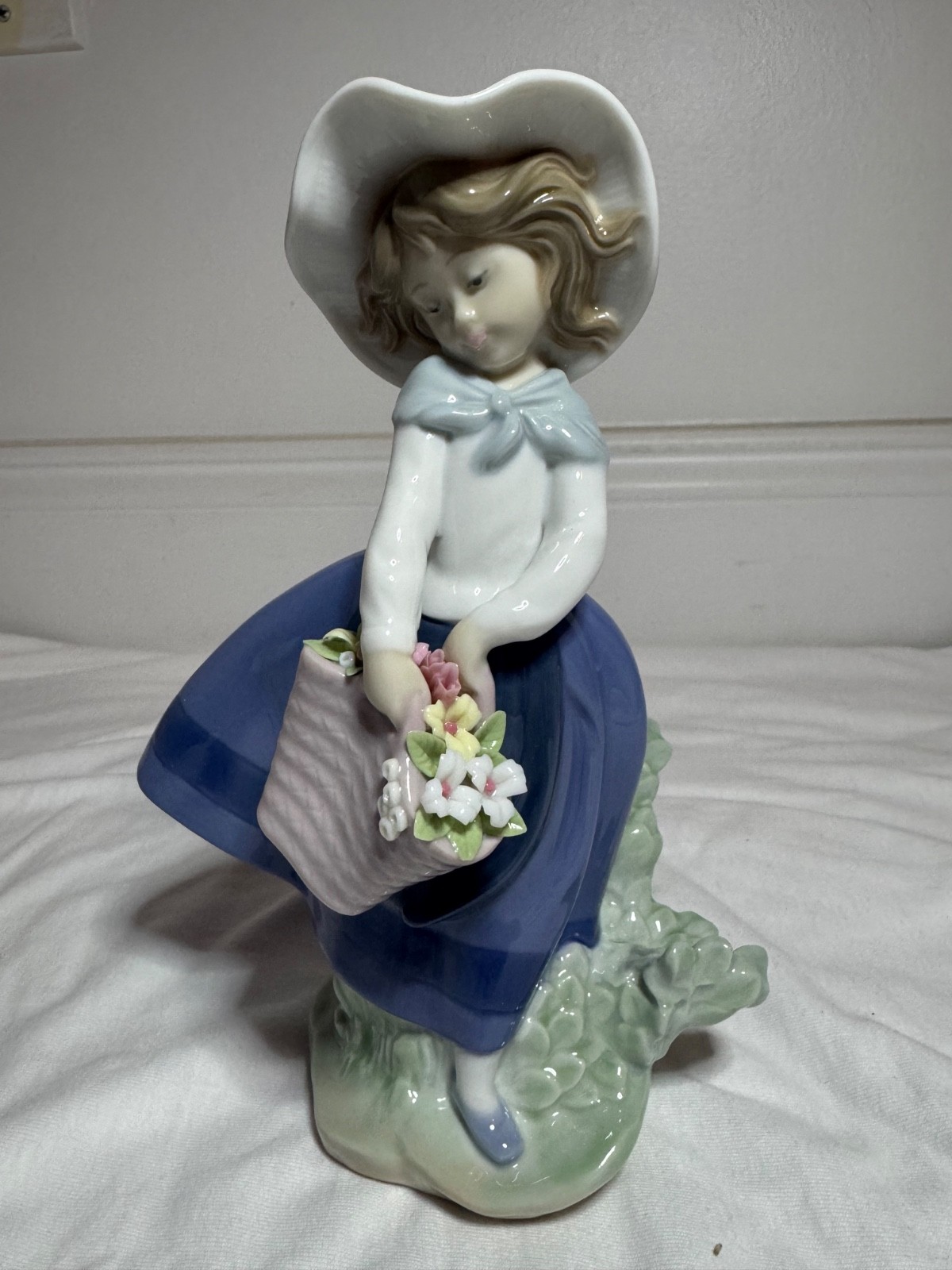 Lladró Porcelain Figurine Lot of 7 - Chit Chat, Dinner is Served, Pretty Picking