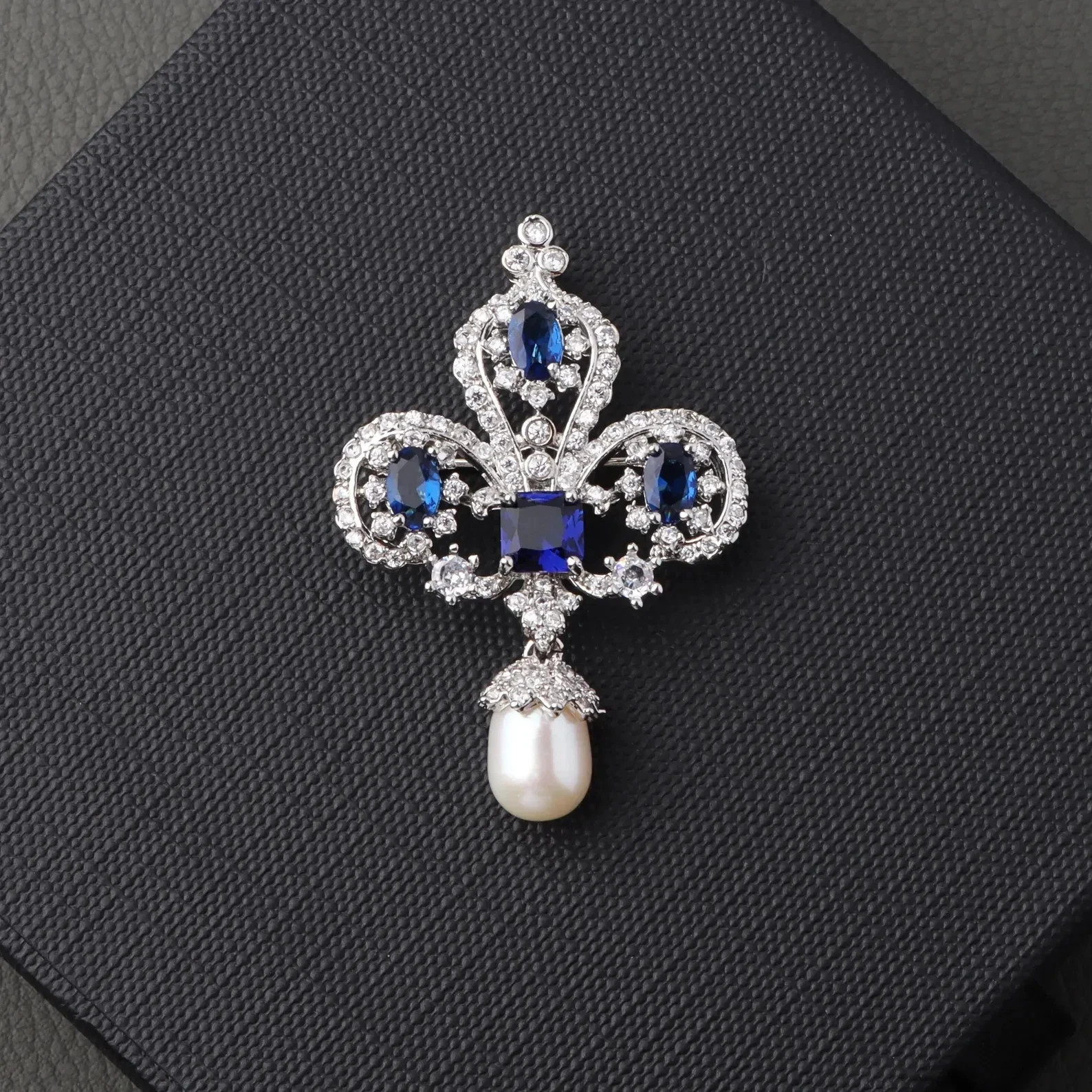 Estate Sapphire,Pearl & Diamond Crown Brooch Pin In I4k White Gold Plated Unisex
