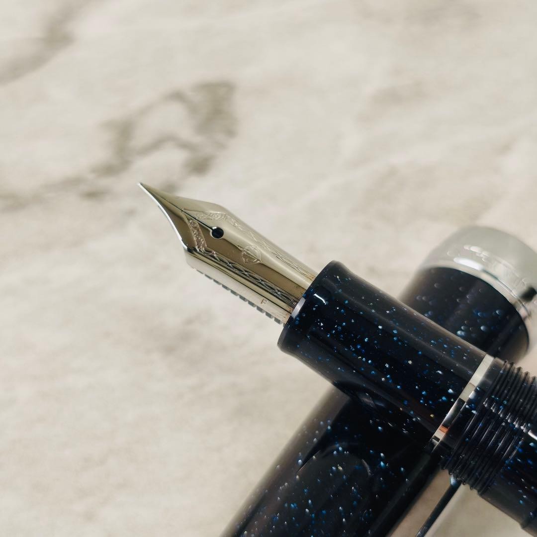 Sailor Shikiori Hisakata Hoshikuzu Navy Glitter Fine Fountain Pen Used Sailor Shikiori Hisakata Hoshikuzu Navy Glitter Fine Fountain Pen Used