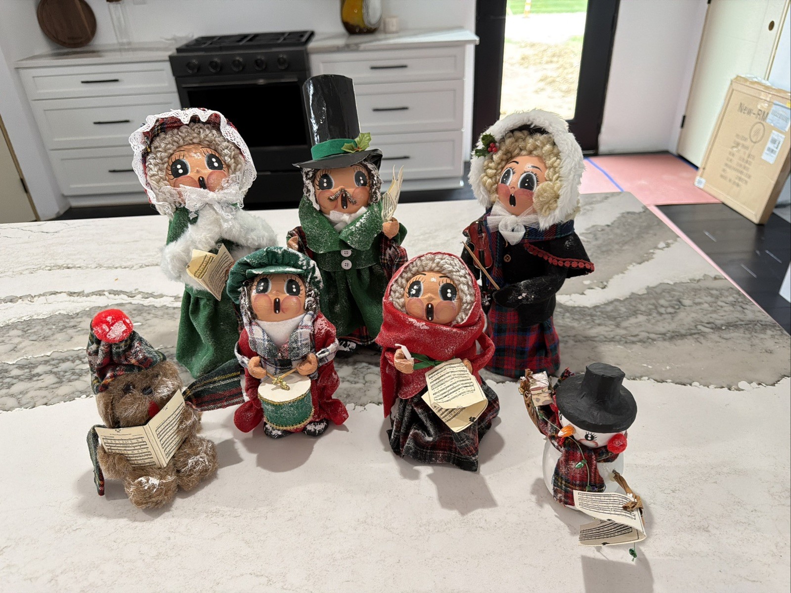 Rare Vintage Paper Mache Original Cleveland, Ohio Christmas Carolers, 7 Pieces 