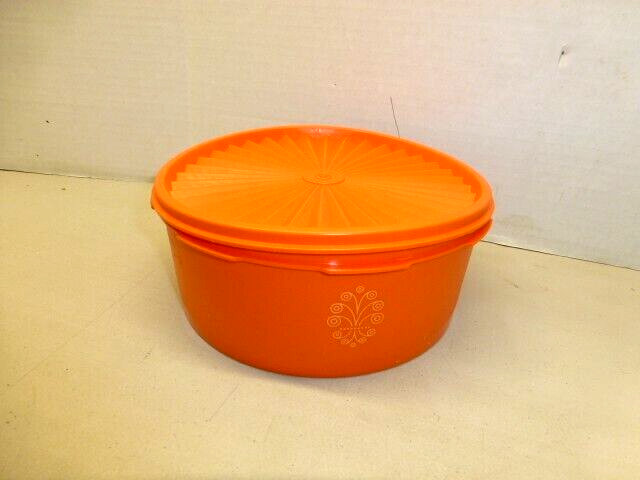 Tupperware Servalier Container #1204 w/ Lid #1205 Vintage - PRE-OWNED