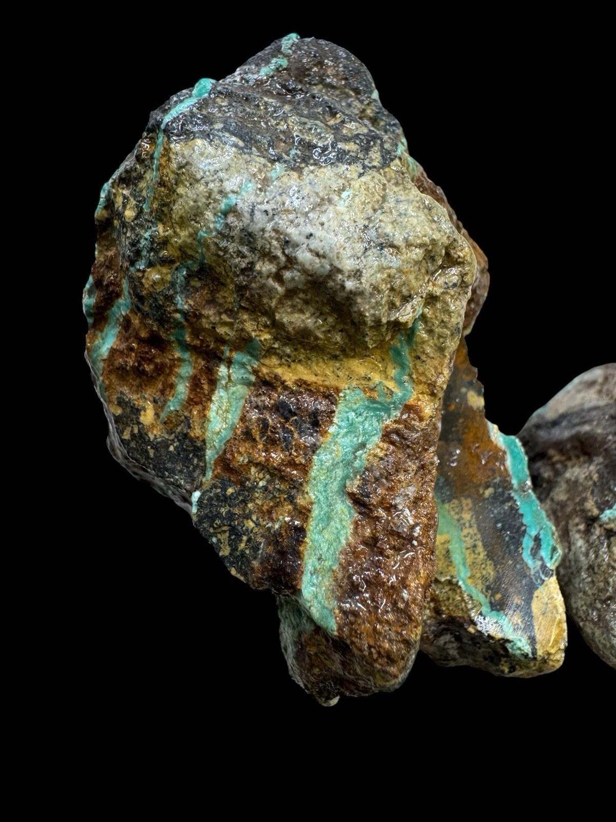 Hubei turquoise stabilized , brown and yellow host rock very nice blue ban