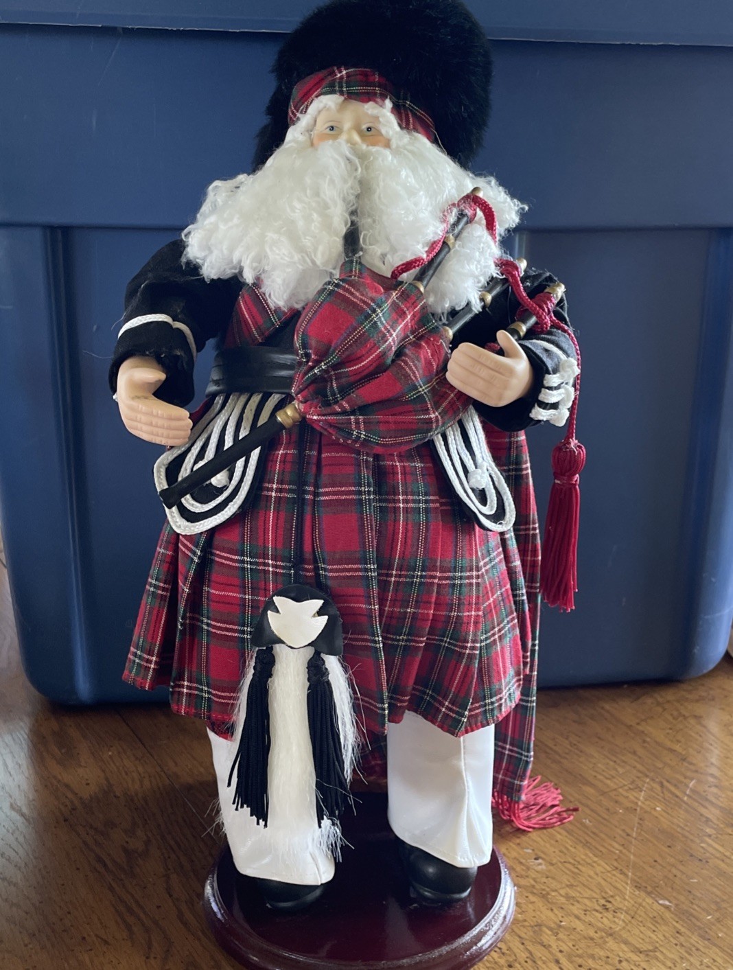 SCOTTISH SANTA IN KILT OUTFIT WITH BAGPIPE 16.5