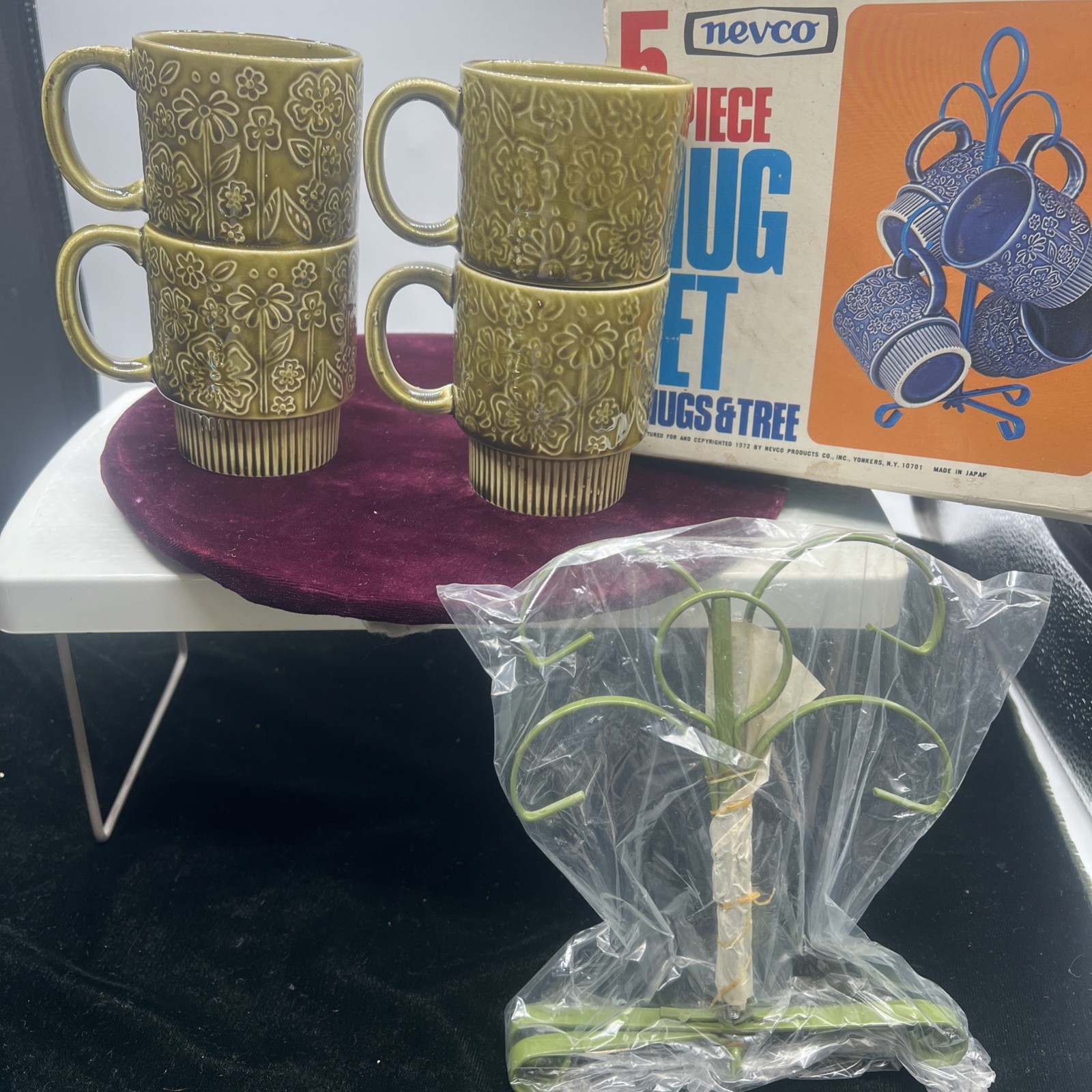 Vintage NOS Nevco MCM Green Flowers 4-Mug Set w/ Metal Tree