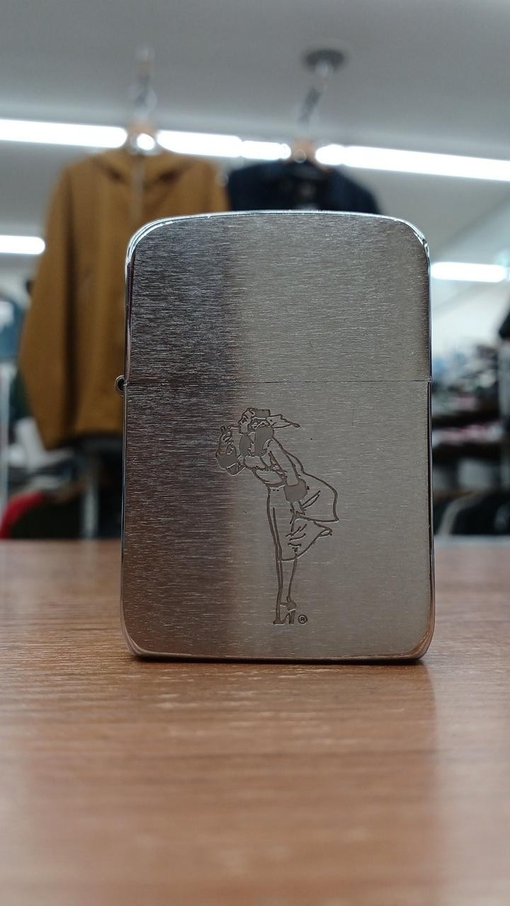 Zippo 2004 1941 Replica Oil Lighter, Condition B Zippo 2004 1941 Replica Oil Lighter, Condition B
