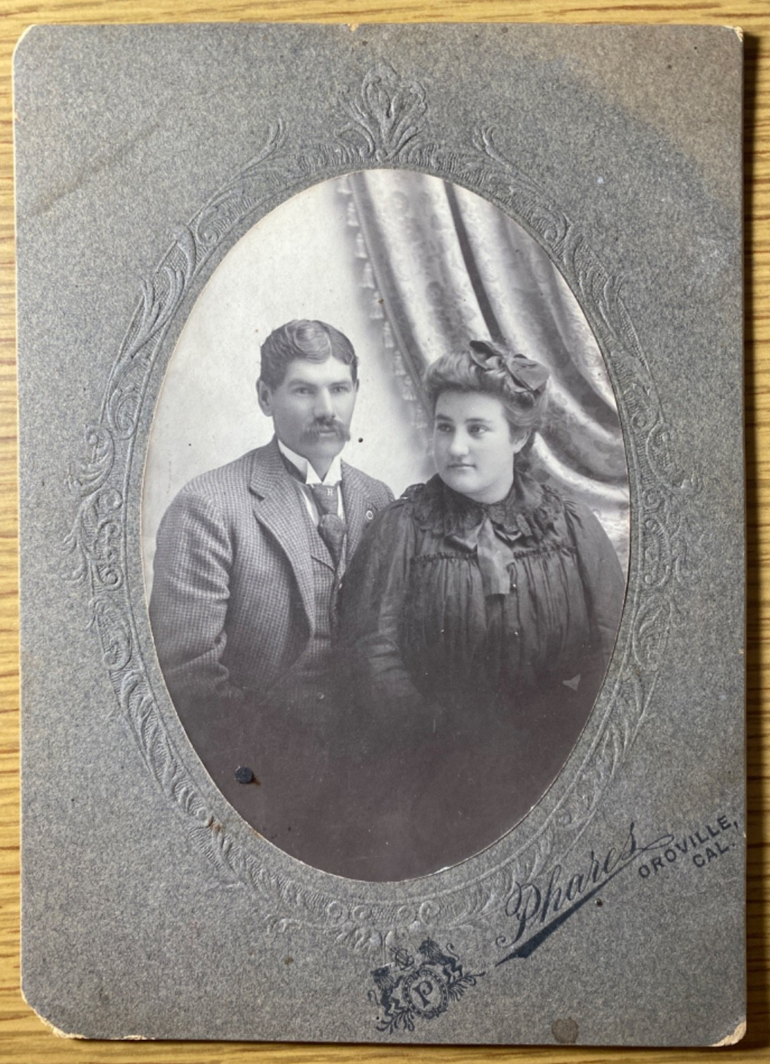 1890s OROVILLE, CALIFORNIA antique cabinet card photograph YOUNG HISPANIC COUPLE