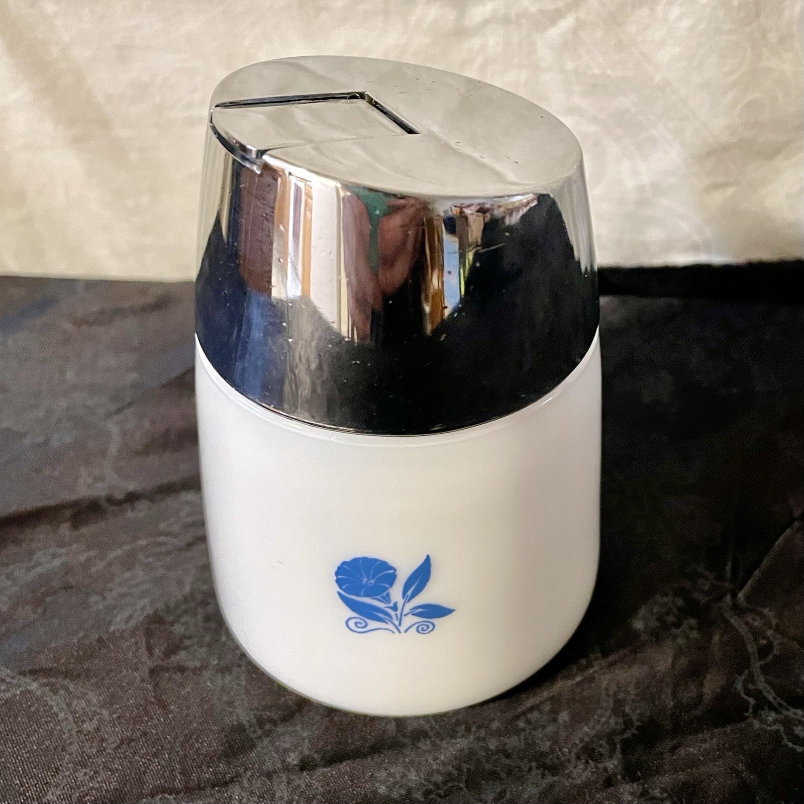 Vtg Sugar Shaker Dripcut Starline Dispensers Inc. 4” Milky White w/ Blue Flowers