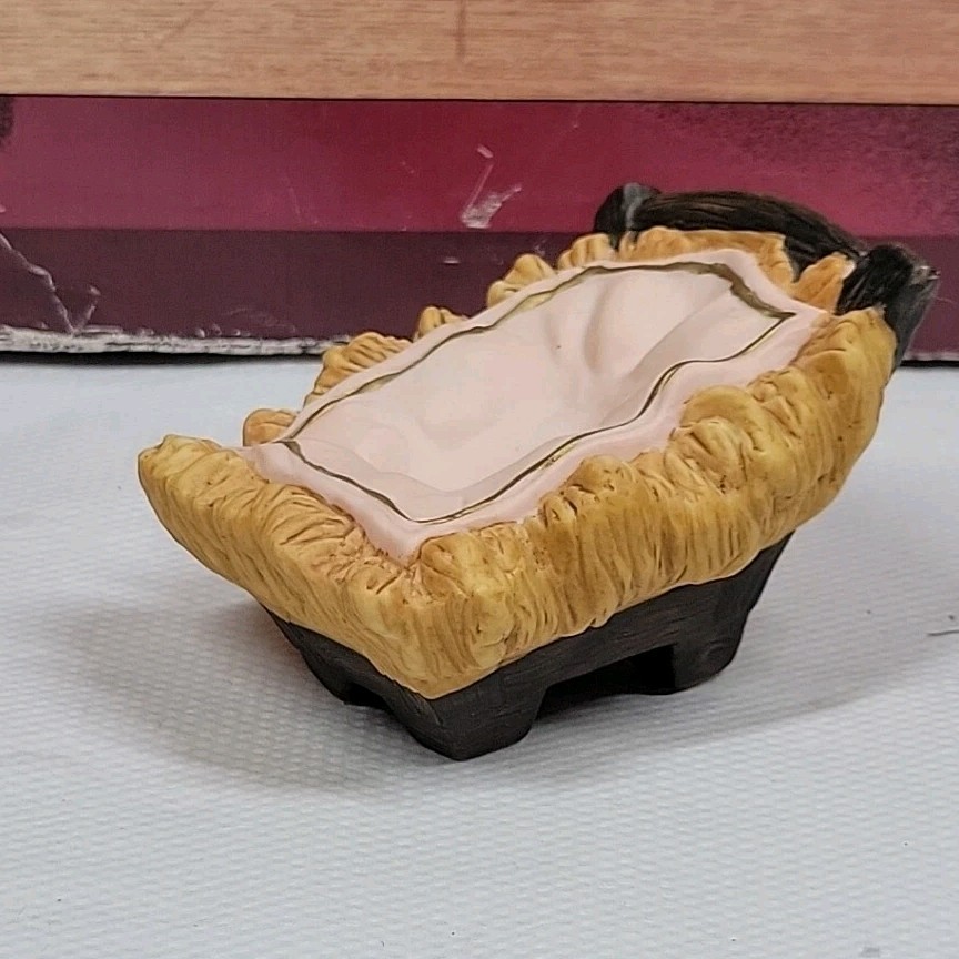 Kirkland Signature Nativity Replacement Porcelain Manger Piece #75177 red