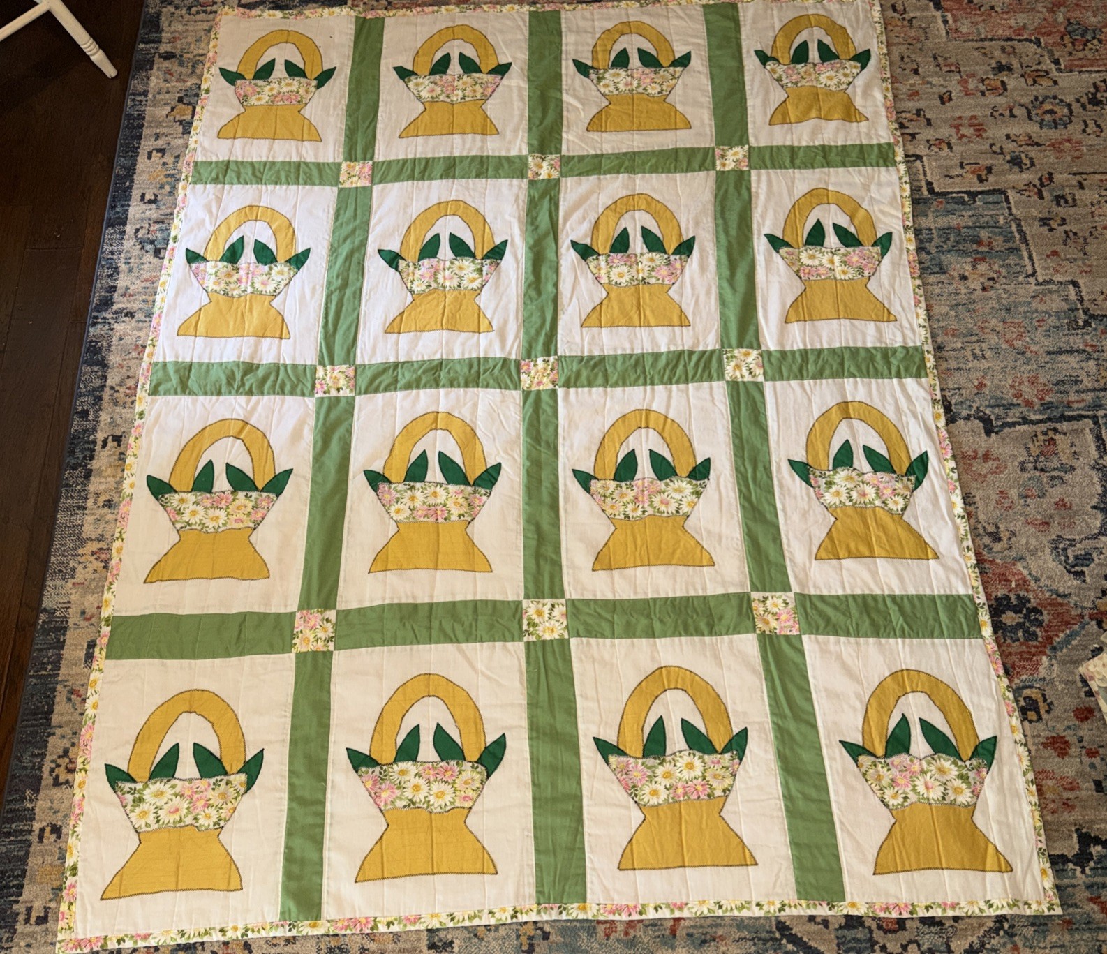 Beautiful VTG Flower Basket Handmade Quilt  86 X 64 Inches Granny Cottage