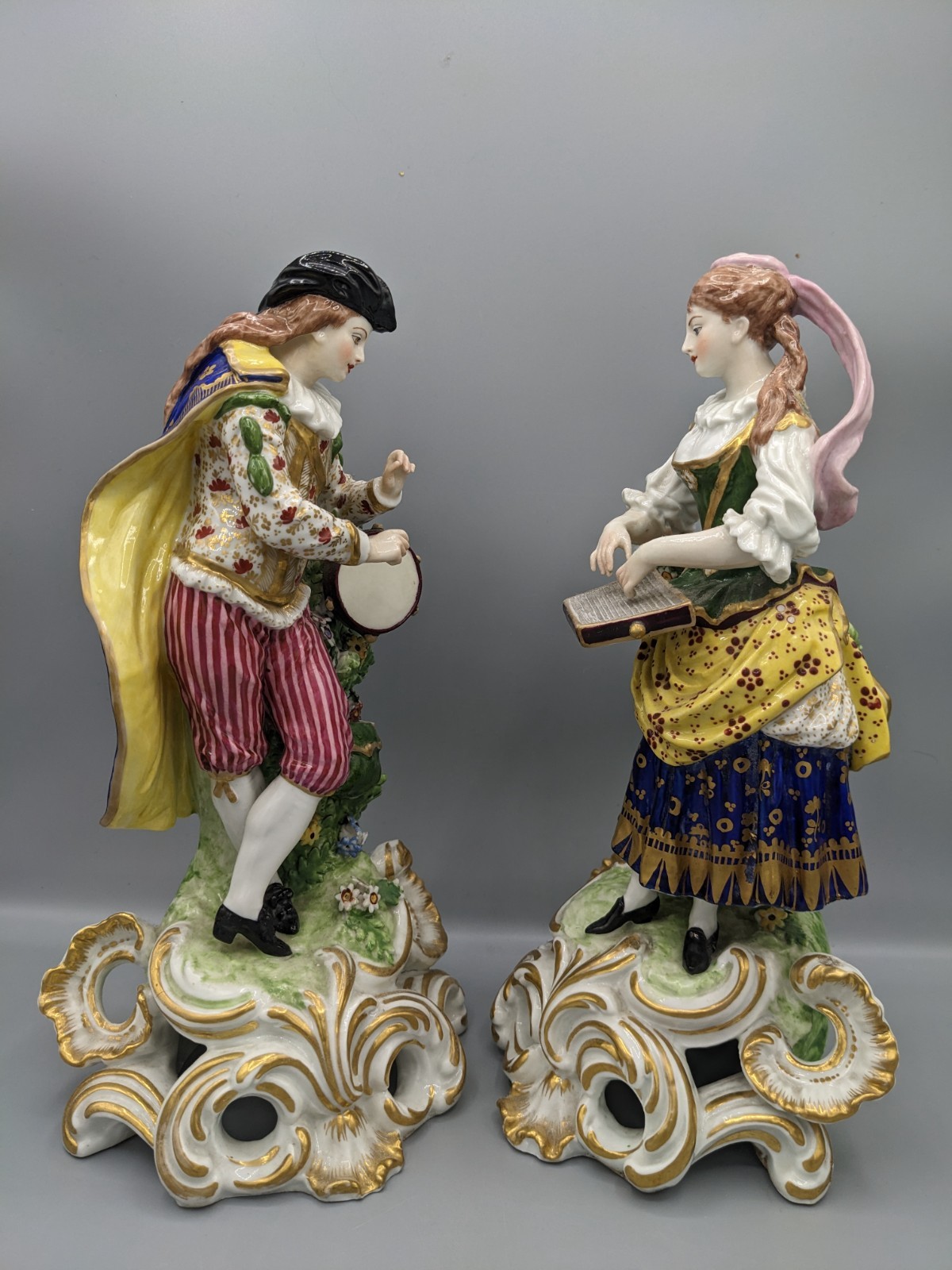 ANTIQUE PAIR OF LARGE DERBY ENGLAND PORCELAIN FIGURES 17-18TH CENTURY 10.5