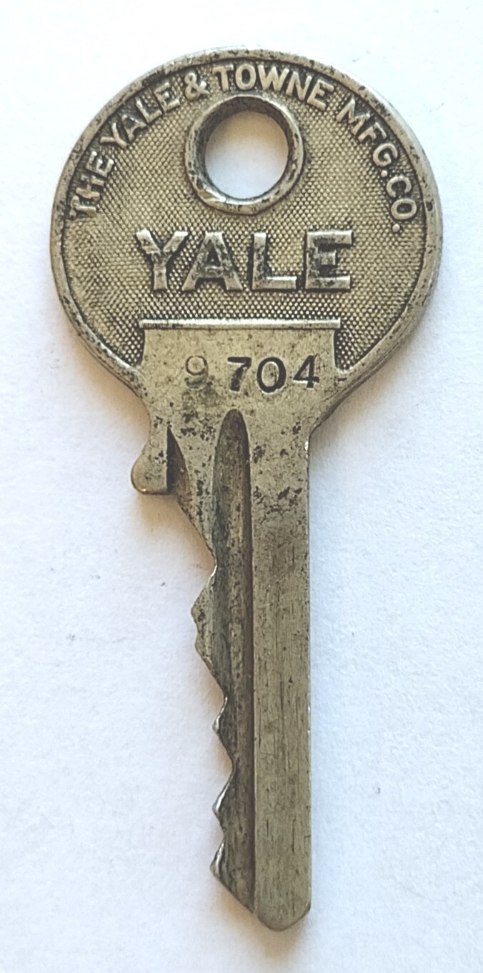 Vintage Key YALE TOWNE 9704 Appx 2\