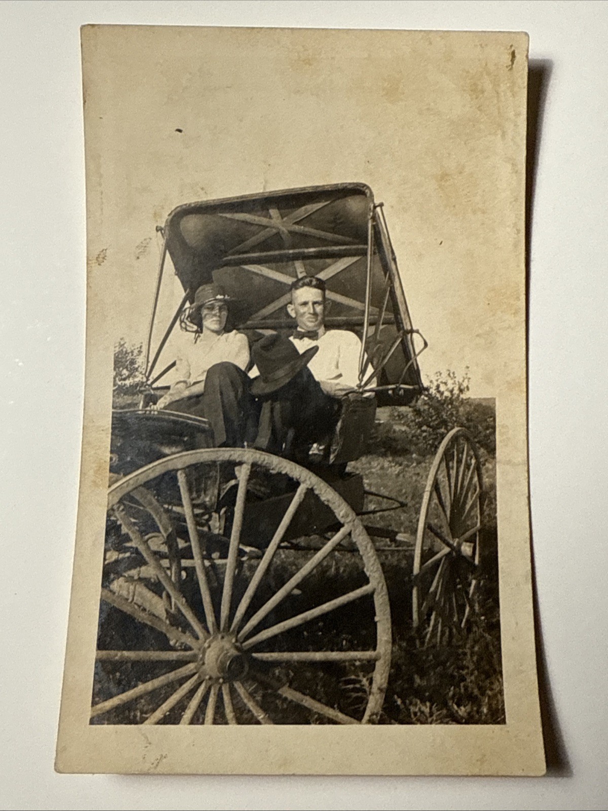 VtG 1920s Man and Woman Buggy Wagon Wheels Hats Photo Snapshot