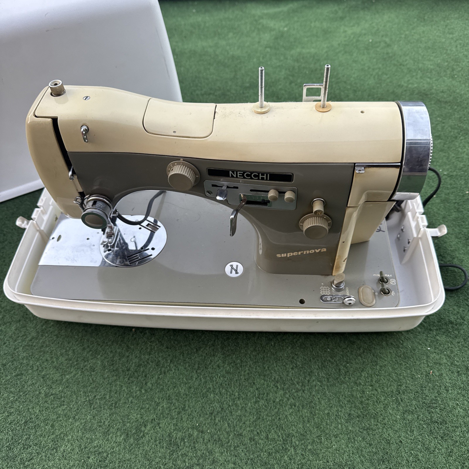 NECCHI SUPERNOVA Sewing Machine WITH CASE WOW WORKS GREAT NECCHI SUPERNOVA Sewing Machine WITH CASE WOW WORKS GREAT